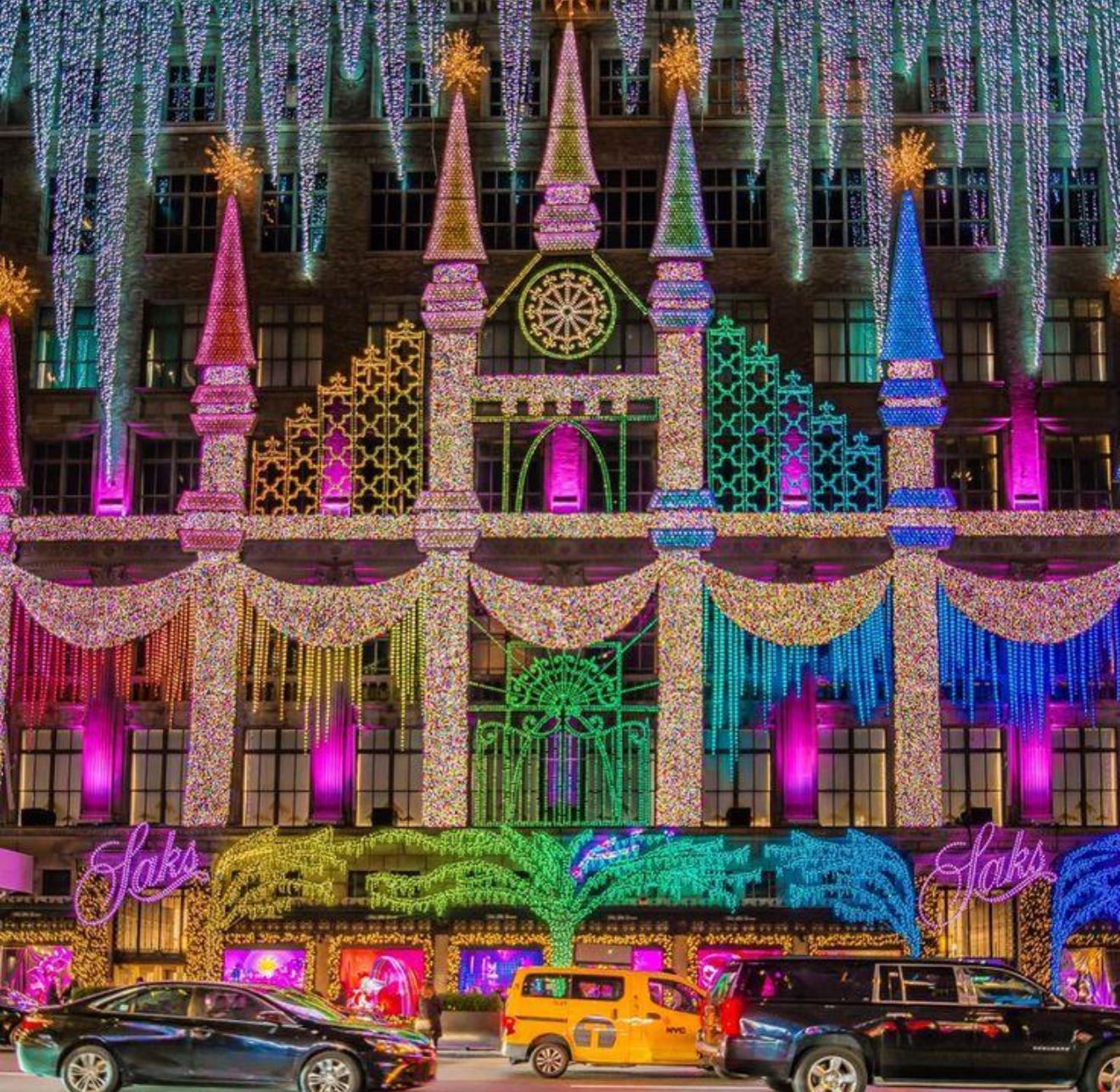 Saks Fifth Avenue fényshow – karácsonyi fények és zene az Ötödik sugárúton