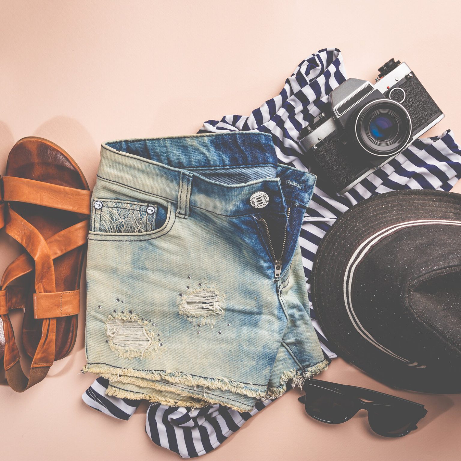 rsz 1summer holiday flat lay 2025 01 09 04 19 30 utc 1536x1536