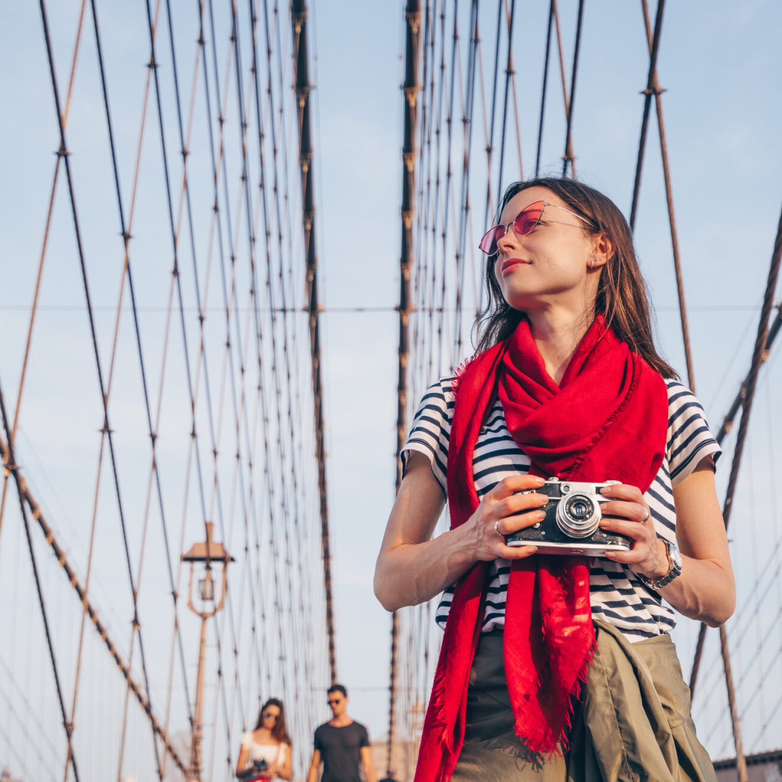 rsz young tourist on brooklyn bridge 2024 09 12 15 14 49 utc 1536x1536
