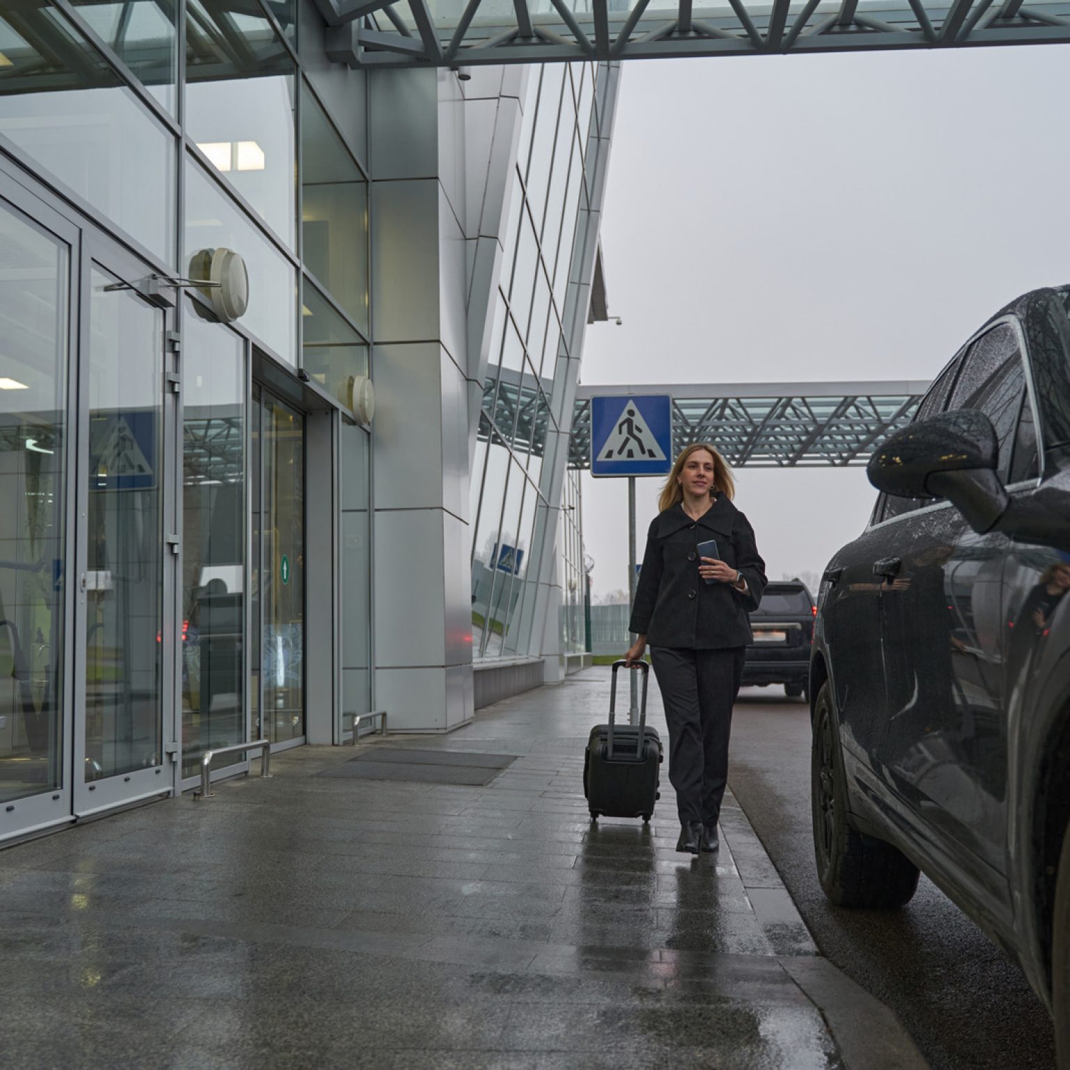 woman with suitcase going to a car near airport en 2024 10 22 11 54 36 utc 1 1536x1536